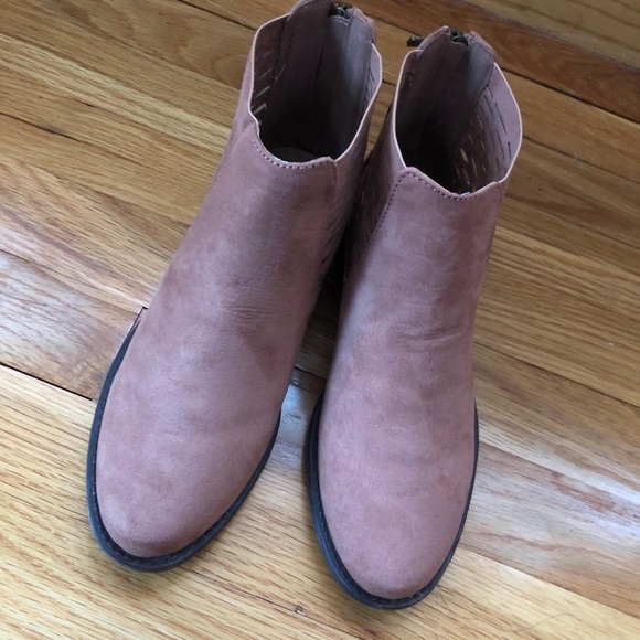 π€ Faux Suede Cutout Accent Ankle Boots π€ - Picture 7 of 14